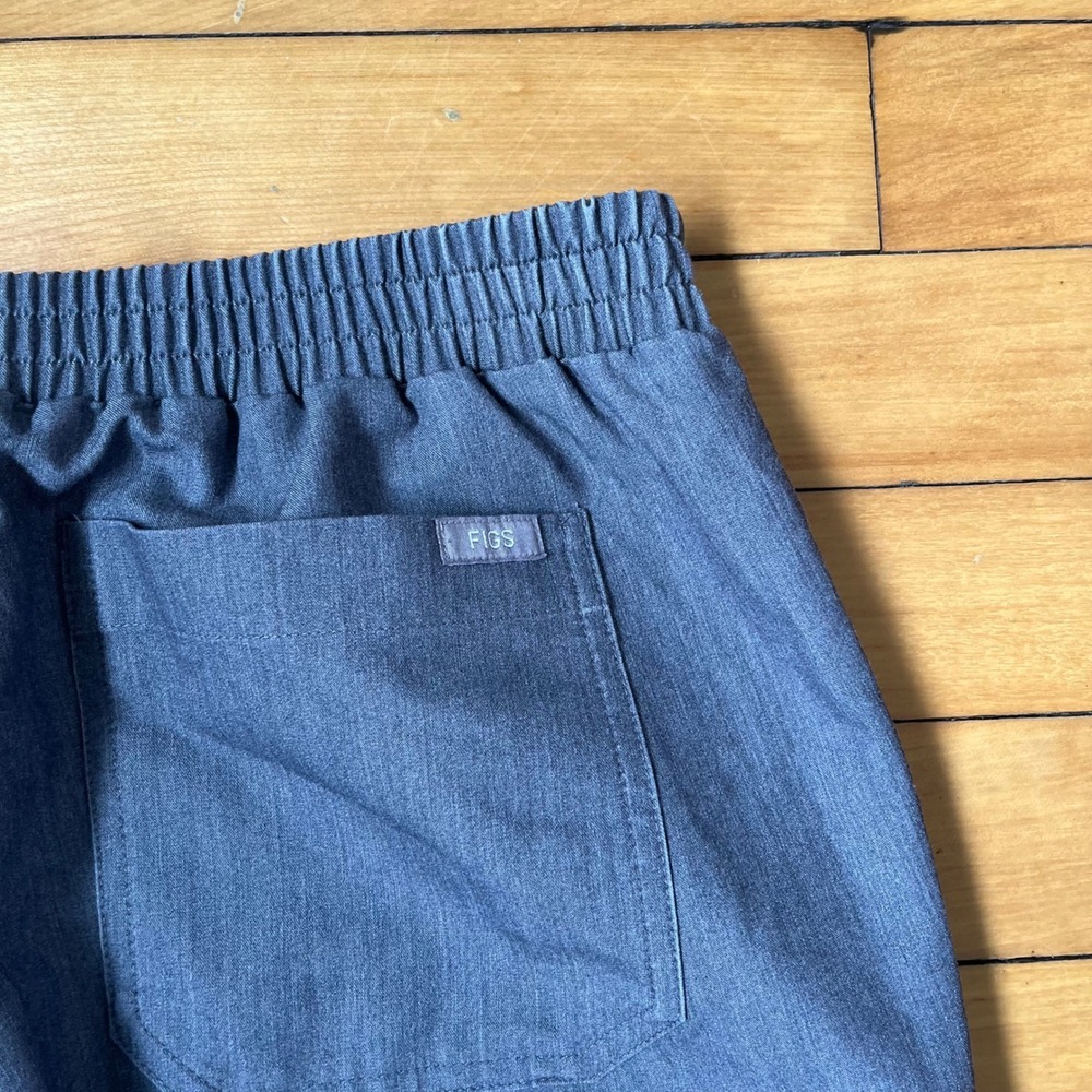 FIGS Technical Collection Graphite Grey Scrub Pants Petite Medium Drawstring - Picture 5 of 7